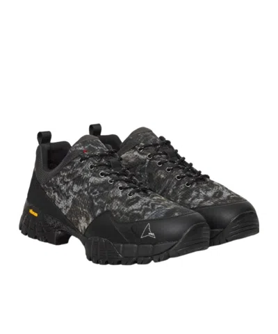 Roa Sneaker Pull Tab Rubber Sole Design In Black