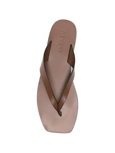 A.emery Sandali 'kinto' Con Punta Quadrata E Design A Infradito In Pelle Marroni Donna In Brown