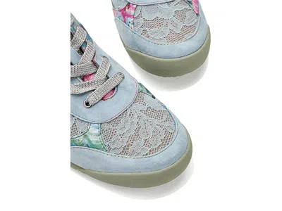 L'artiste By Spring Step Wavehello In Blue