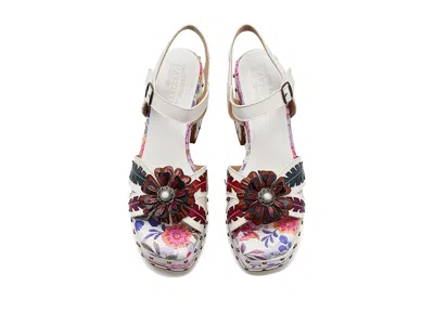 L'artiste By Spring Step Deckedout In White