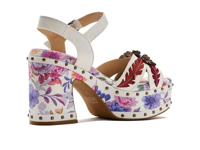 L'artiste By Spring Step Deckedout In White