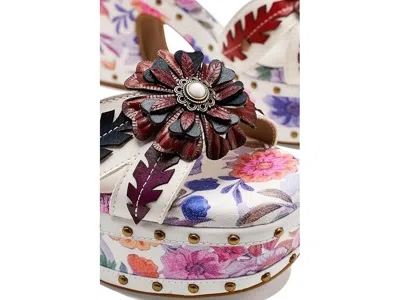 L'artiste By Spring Step Deckedout In White