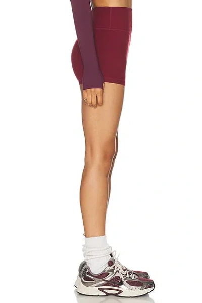 Set Active Formcloud Cloud Short In Burgundy