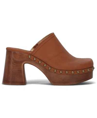 Frye And Co Wylie Clogs In Brown