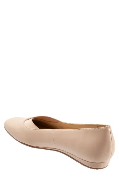 Softwalk Wide Width Viana Ballet Flat In Neutral
