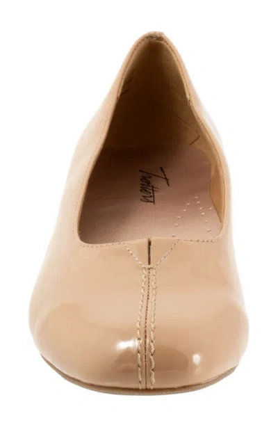 Trotters Wide Width Doris Pump In Brown