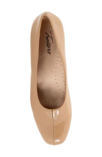 Trotters Wide Width Doris Pump In Brown