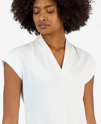 Kasper Petite V-neck Pull-on Blouse In White