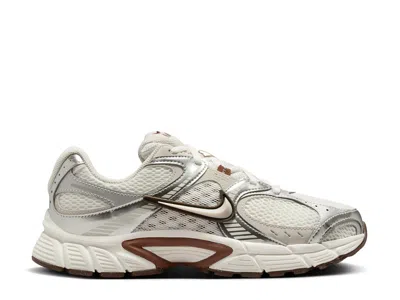 Nike V5 Runner Sneaker In Brown