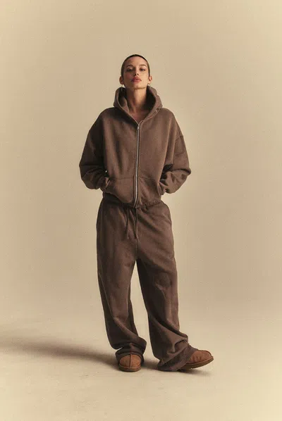 Elwood Core Zip Hoodie In Brown