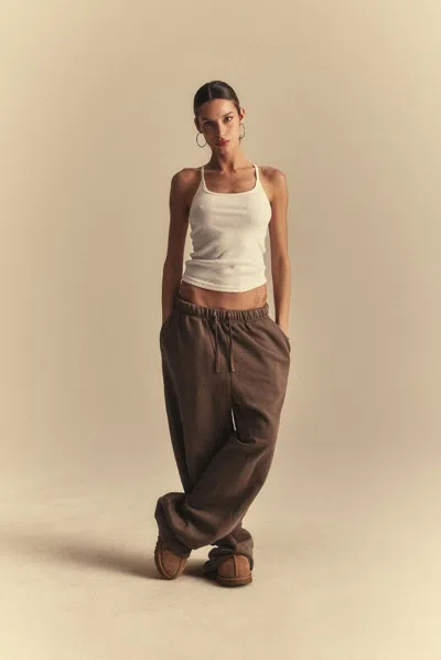 Elwood Core Straight Leg Sweatpant In Brown