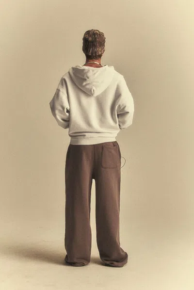 Elwood Core Straight Leg Sweatpant In Brown