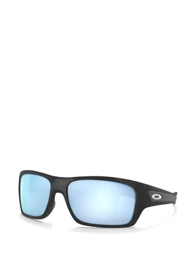 Oakley 터빈 직사각 프레임 선글라스 In White
