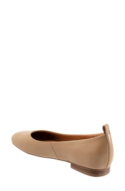 Softwalk Kiris Ballet Flat In Neutral