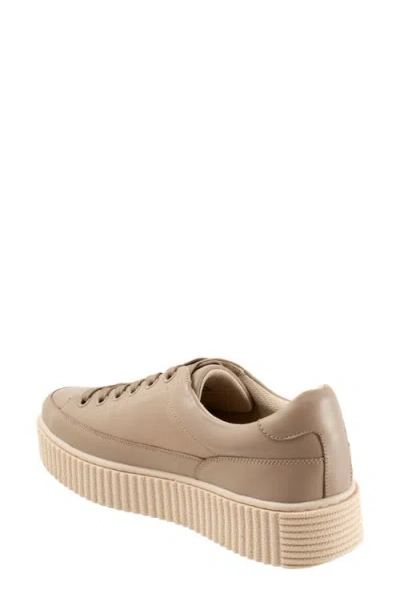 Trotters Baylor Platform Sneaker In Brown