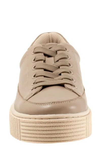 Trotters Baylor Platform Sneaker In Brown