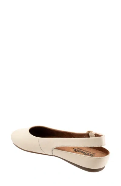 Softwalk Sandy Flat In White