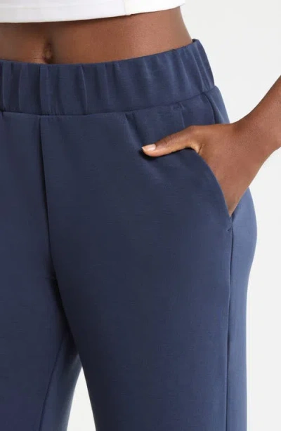 Mpg Dreamweave Crop Pants In Blue