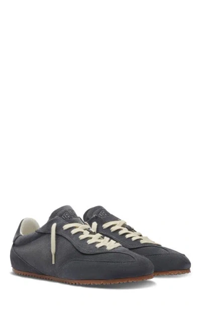 Axel Arigato Daze Runner Grey Sneaker With Logo On The Tongue And Grooved Sole In Suede Man In Gray