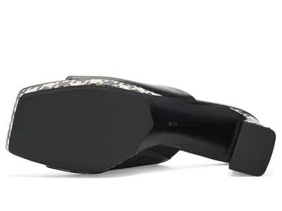 Vaneli Mantie In Black