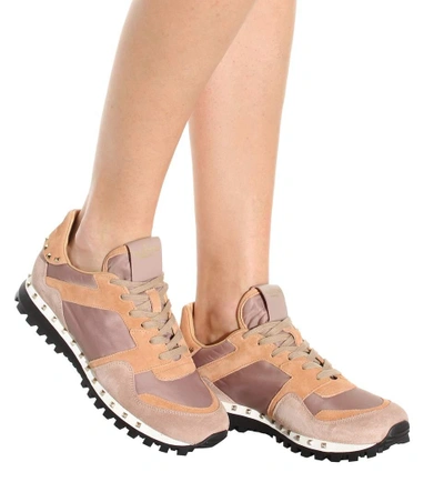 Shop Valentino Garavani Rockstud Sneakers In Poudre