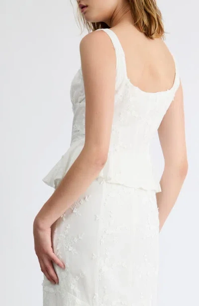 Extro & Vert Bella White Embroidered Button-front Top In White
