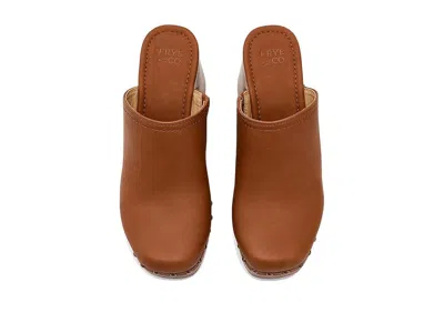 Frye And Co Wylie Clogs In Brown