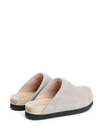 Wud Suede Clogs In Gray