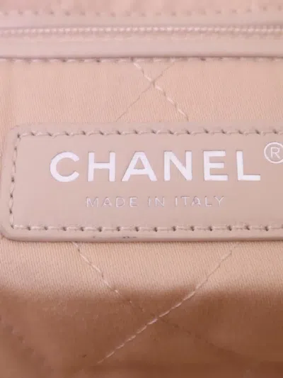 Pre-owned Chanel 22 Quilted Shoulder Bag In Neutral