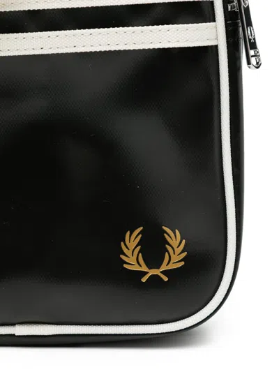 Fred Perry 클래식 스몰 메신저 백 In Black