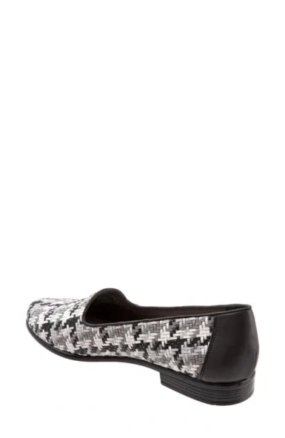 Trotters Liz Flat In Multi