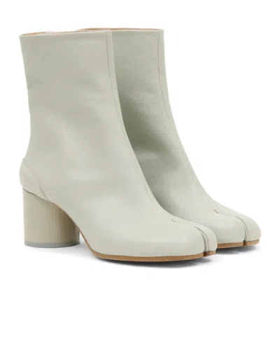 Maison Margiela Alabaster Solid Tabi Boots In Gray