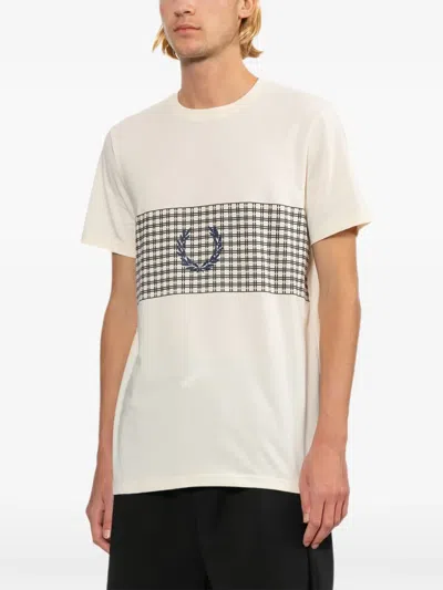 Fred Perry Check Laurel T-shirt In Neutral