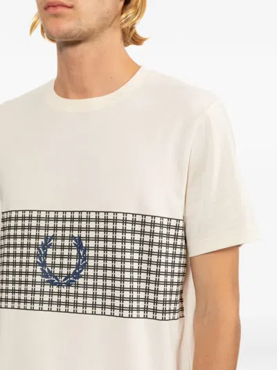 Fred Perry Check Laurel T-shirt In Neutral
