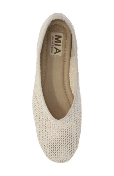 Mia Kinsley Flat In Neutral