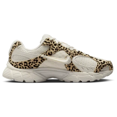 Nike V5 Rnr Sneaker In White
