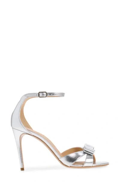 Ferragamo 95mm Roxy Metallic Leather Bow Sandals In Silver
