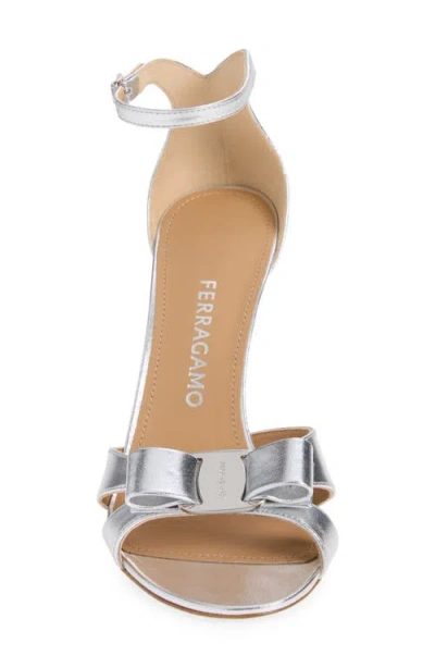 Ferragamo 95mm Roxy Metallic Leather Bow Sandals In Silver