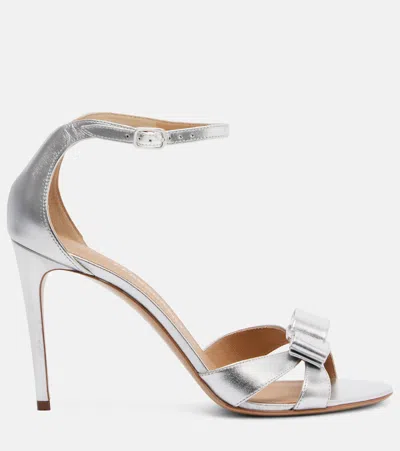 Ferragamo 95mm Roxy Metallic Leather Bow Sandals In Silver