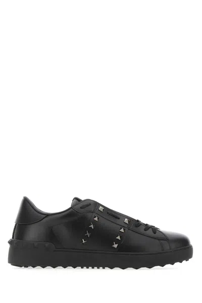 Valentino Garavani Valentino Rockstud Untitled Leather Sneaker In Black
