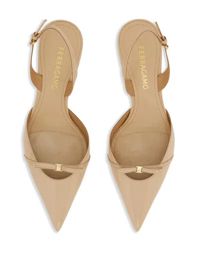 Ferragamo Bow-detail Patent Leather Slingback Pumps In Nude