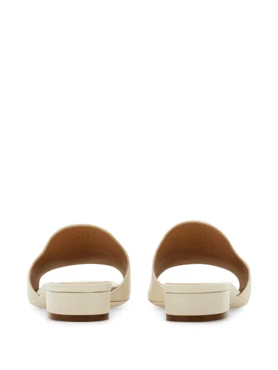 Ferragamo Slide Gancini Blanc Taille 40 In White