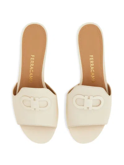 Ferragamo Slide Gancini Blanc Taille 40 In White