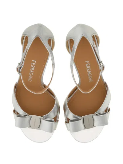Ferragamo 95mm Roxy Metallic Leather Bow Sandals In Silver
