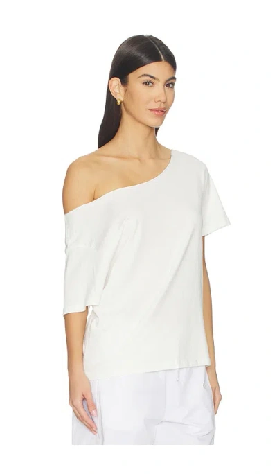Daydreamer Solid Off The Shoulder Tee In White