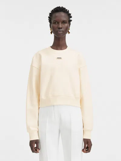 Jacquemus Logo Patch Cropped Sweatshirt In Neutral