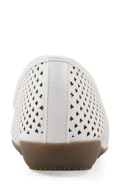 Cliffs By White Mountain Cheryl Ballet Flat In White