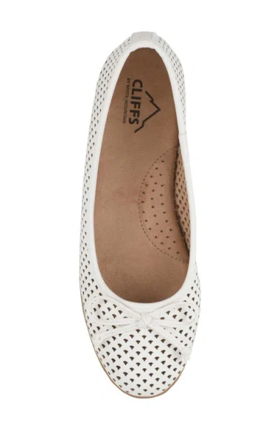 Cliffs By White Mountain Cheryl Ballet Flat In White