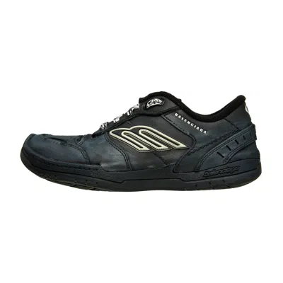 Balenciaga Hamptons Worn-out Low-top Leather Sneakers In Black