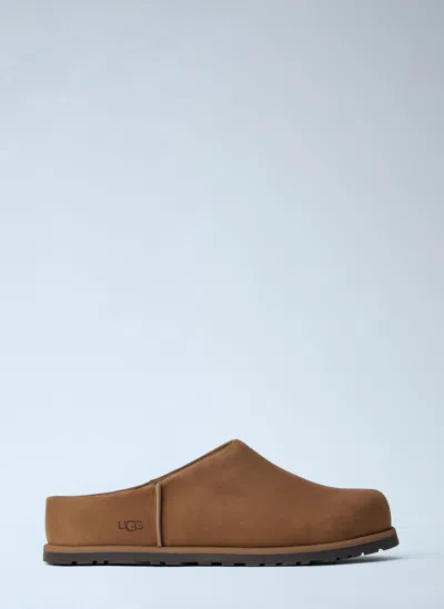 Ugg Matte Finish Smooth Rounded Toe Clogs In Brown